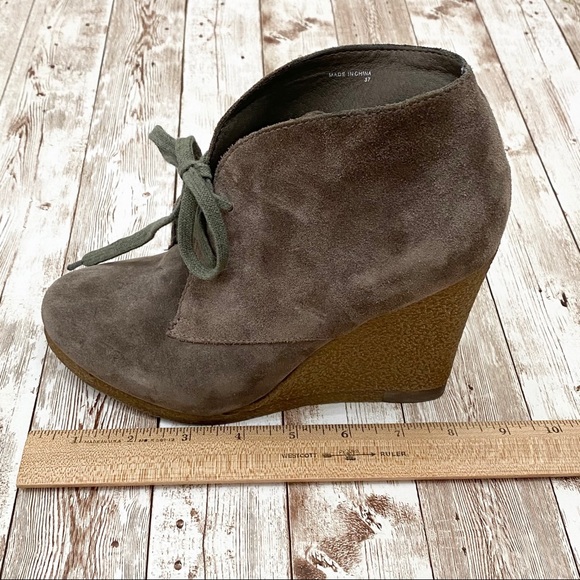 ALDO Olive Suede Wedge Gummy Soles Booties 7 - Picture 11 of 16